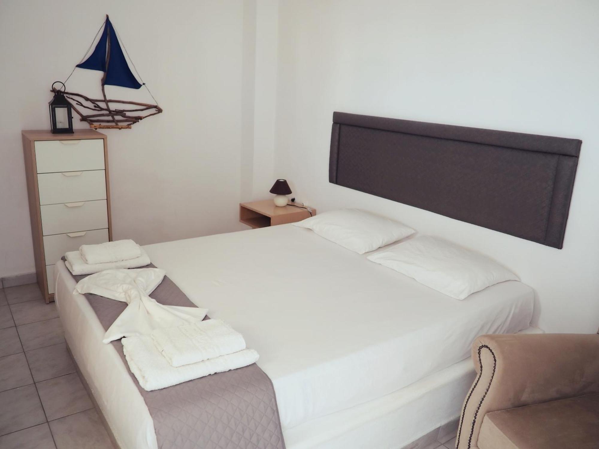 Leon Lux Apartments Perivolos  Eksteriør billede