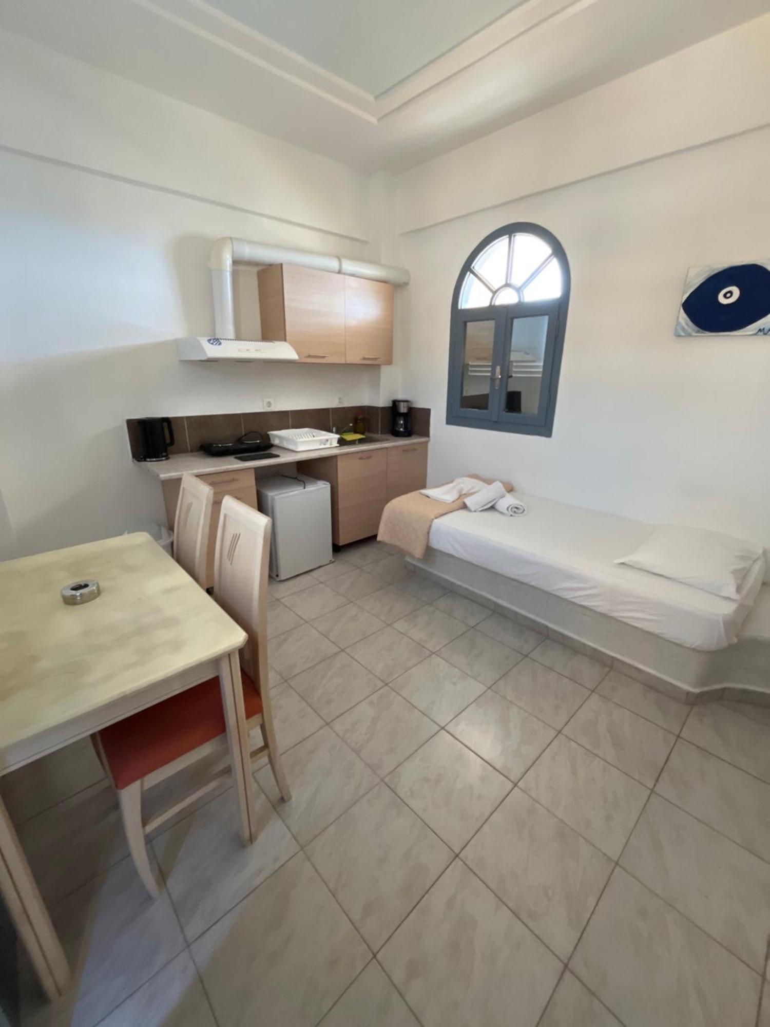 Leon Lux Apartments Perivolos  Eksteriør billede