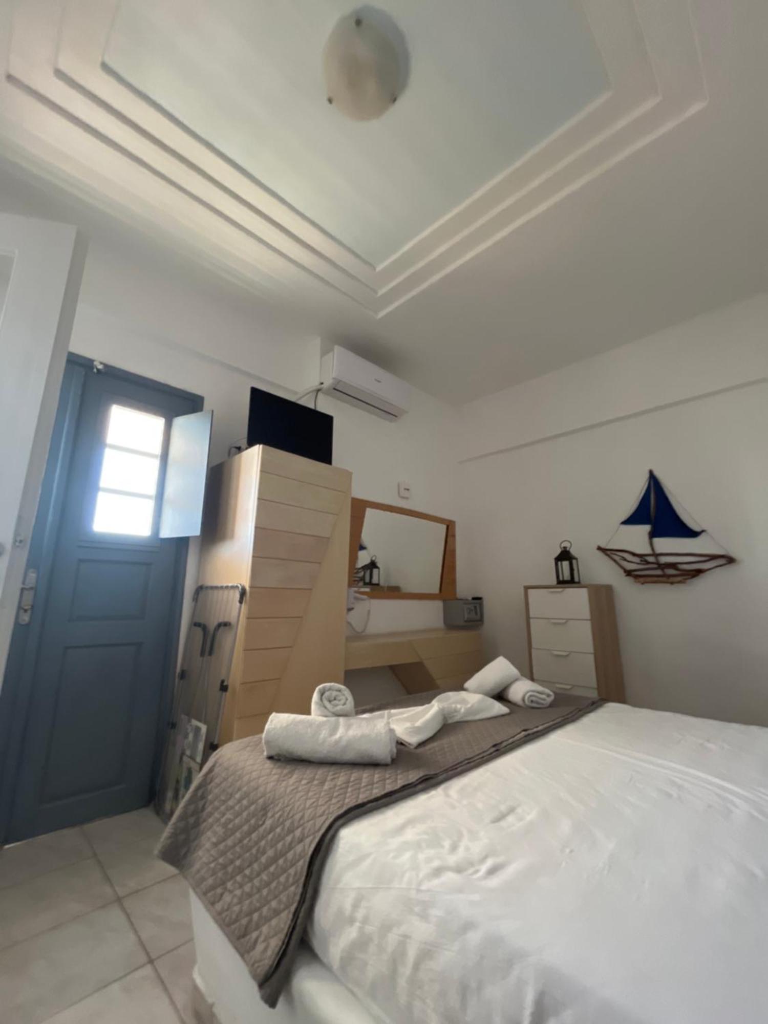 Leon Lux Apartments Perivolos  Eksteriør billede