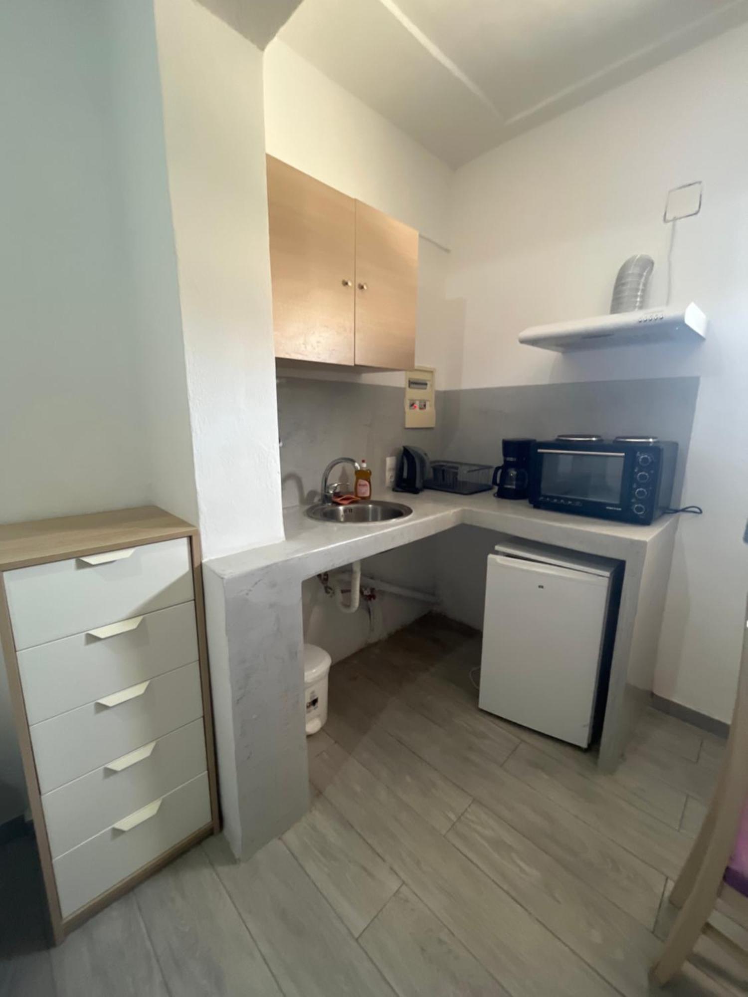Leon Lux Apartments Perivolos  Eksteriør billede