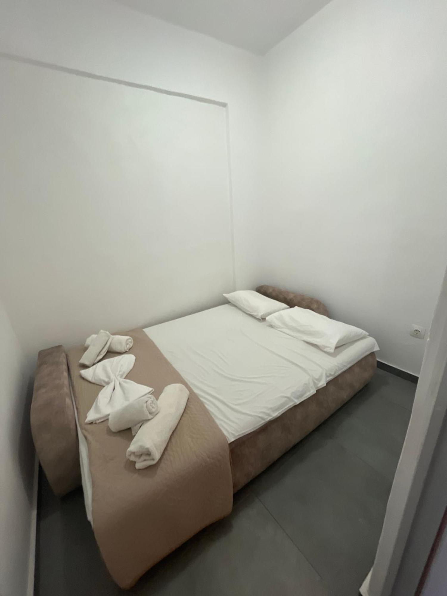 Leon Lux Apartments Perivolos  Eksteriør billede