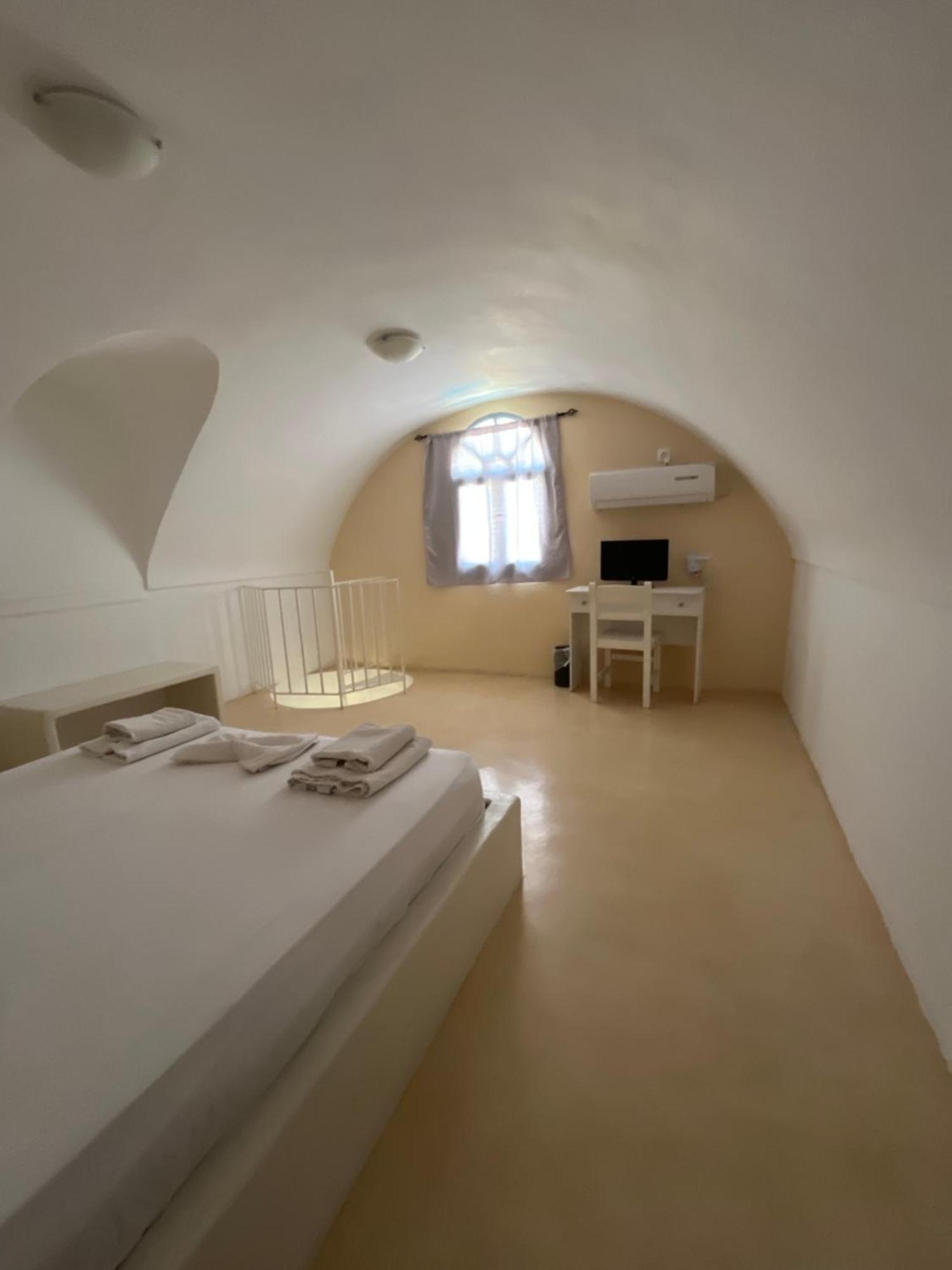 Leon Lux Apartments Perivolos  Eksteriør billede