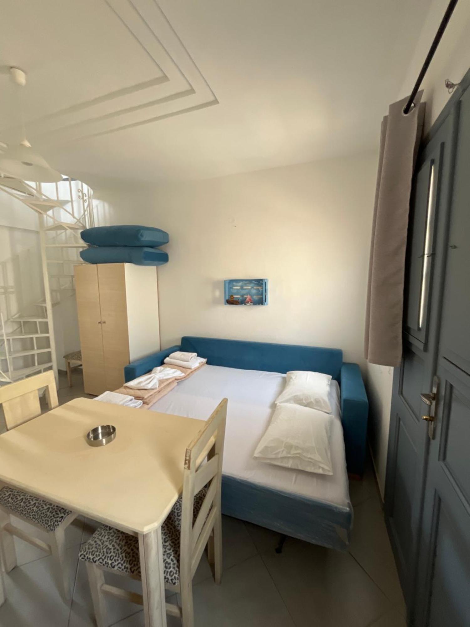 Leon Lux Apartments Perivolos  Eksteriør billede