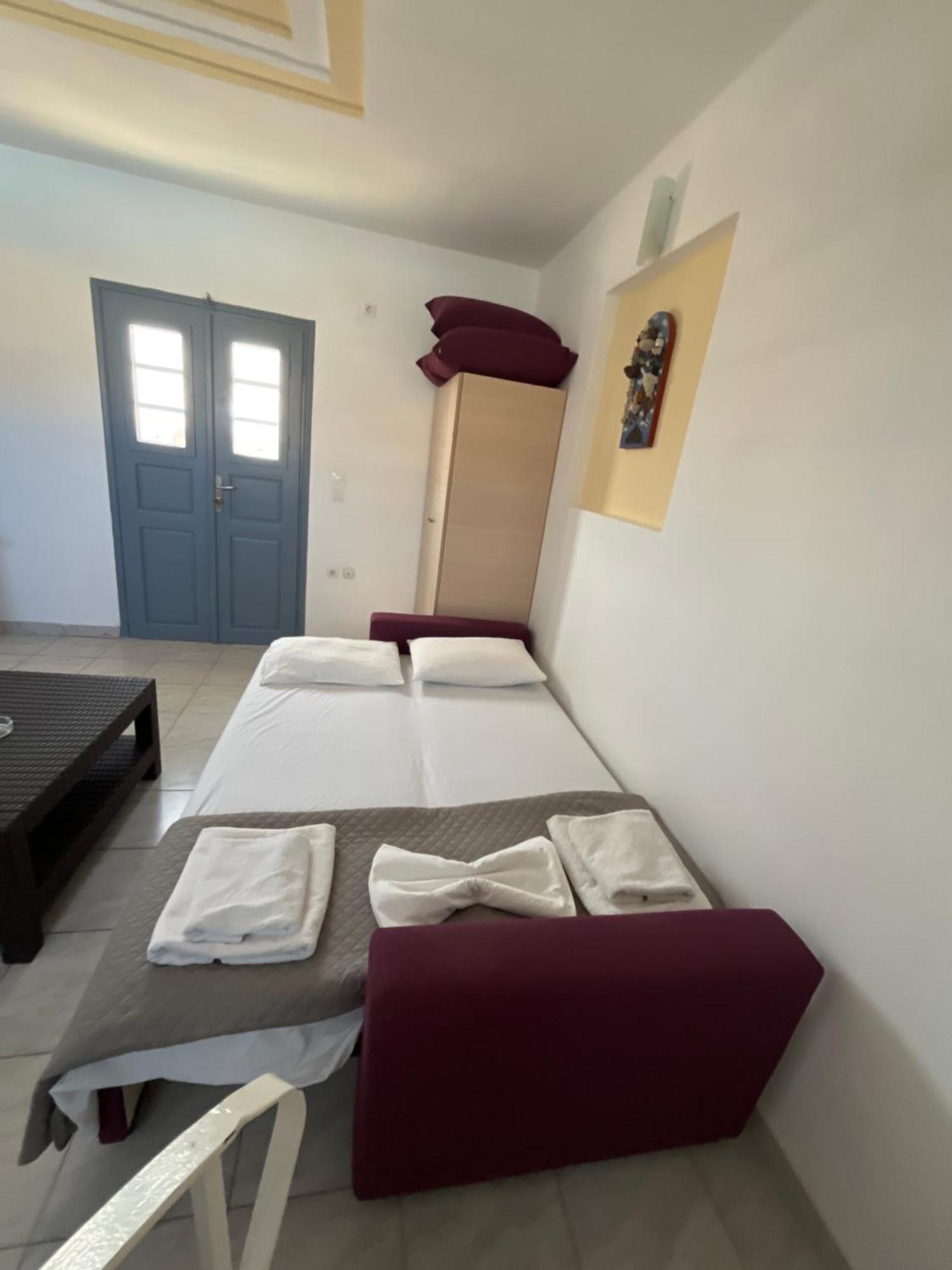 Leon Lux Apartments Perivolos  Eksteriør billede