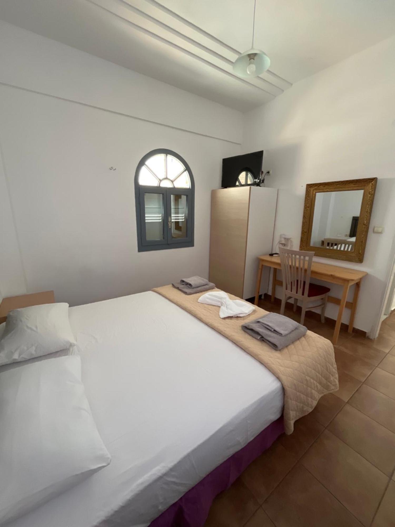Leon Lux Apartments Perivolos  Eksteriør billede